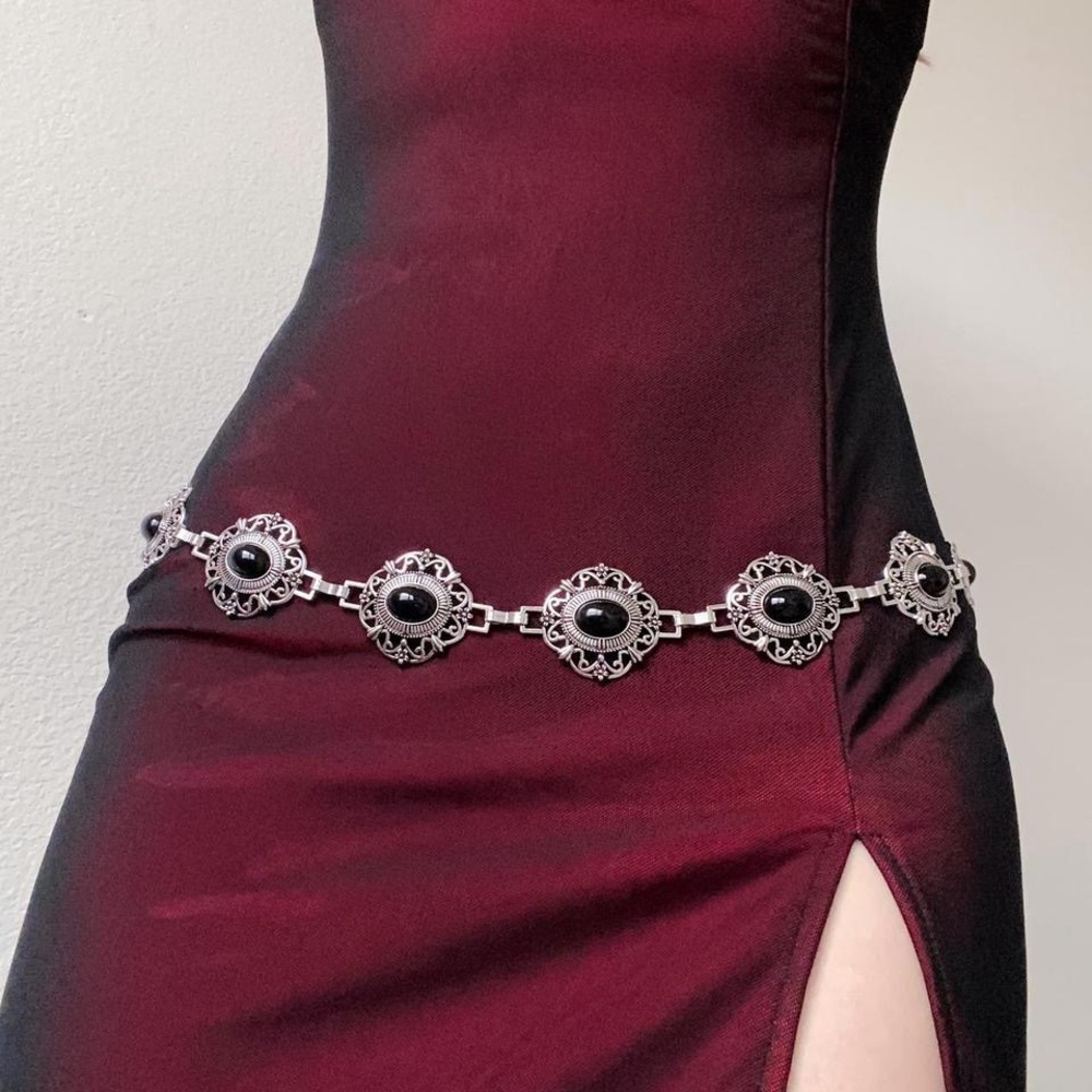 🌼 SILVER and Black Floral Body Chain
Western Bohemian Adjustable Belt